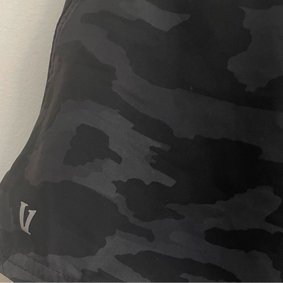 Vuori Women’s Clementine Short in Black Camo Size: Small - Picture 9 of 10